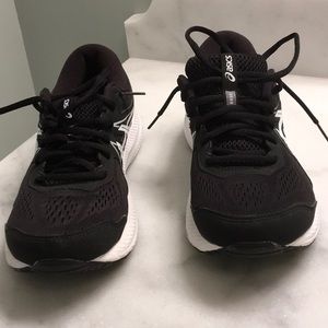 Women’s ASICS Gel-Contend. 7 Running shoe. Like new.